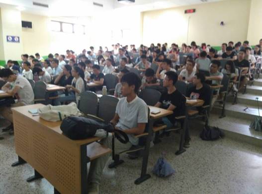 同学们认真听讲 同学们认真听讲