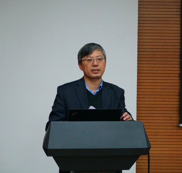 化学所范青华副所长主持会议