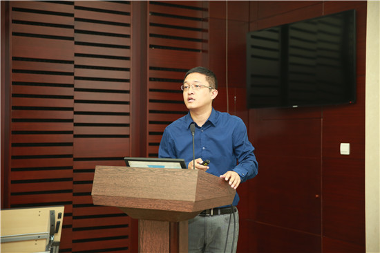 窦汝振为学员授课 窦汝振为学员授课