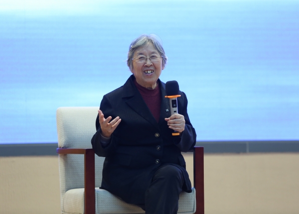 钱易与国科大同学分享工作和学习经验