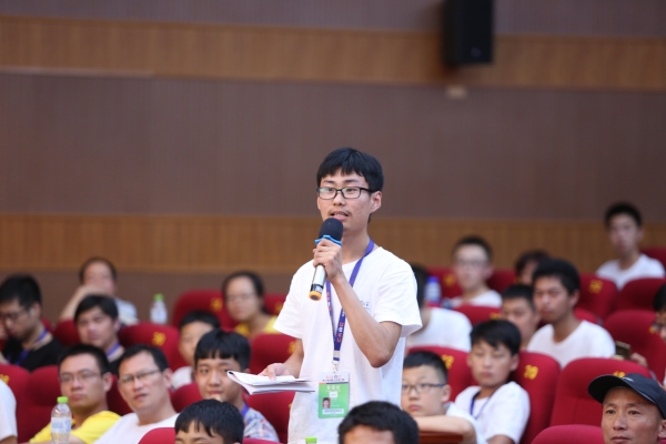 翟志远向吴岳良院士提问
