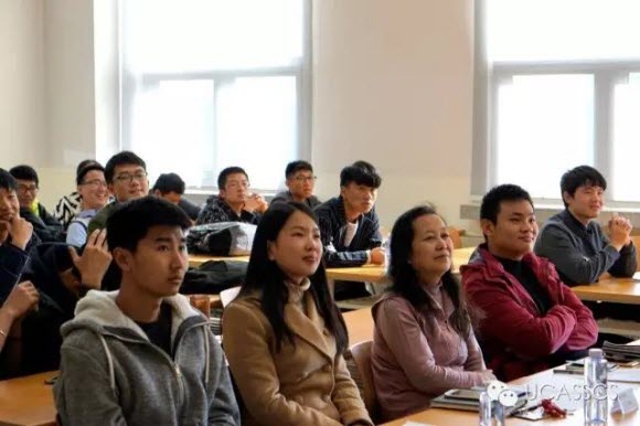 与会嘉宾、学生会成员及各班班委