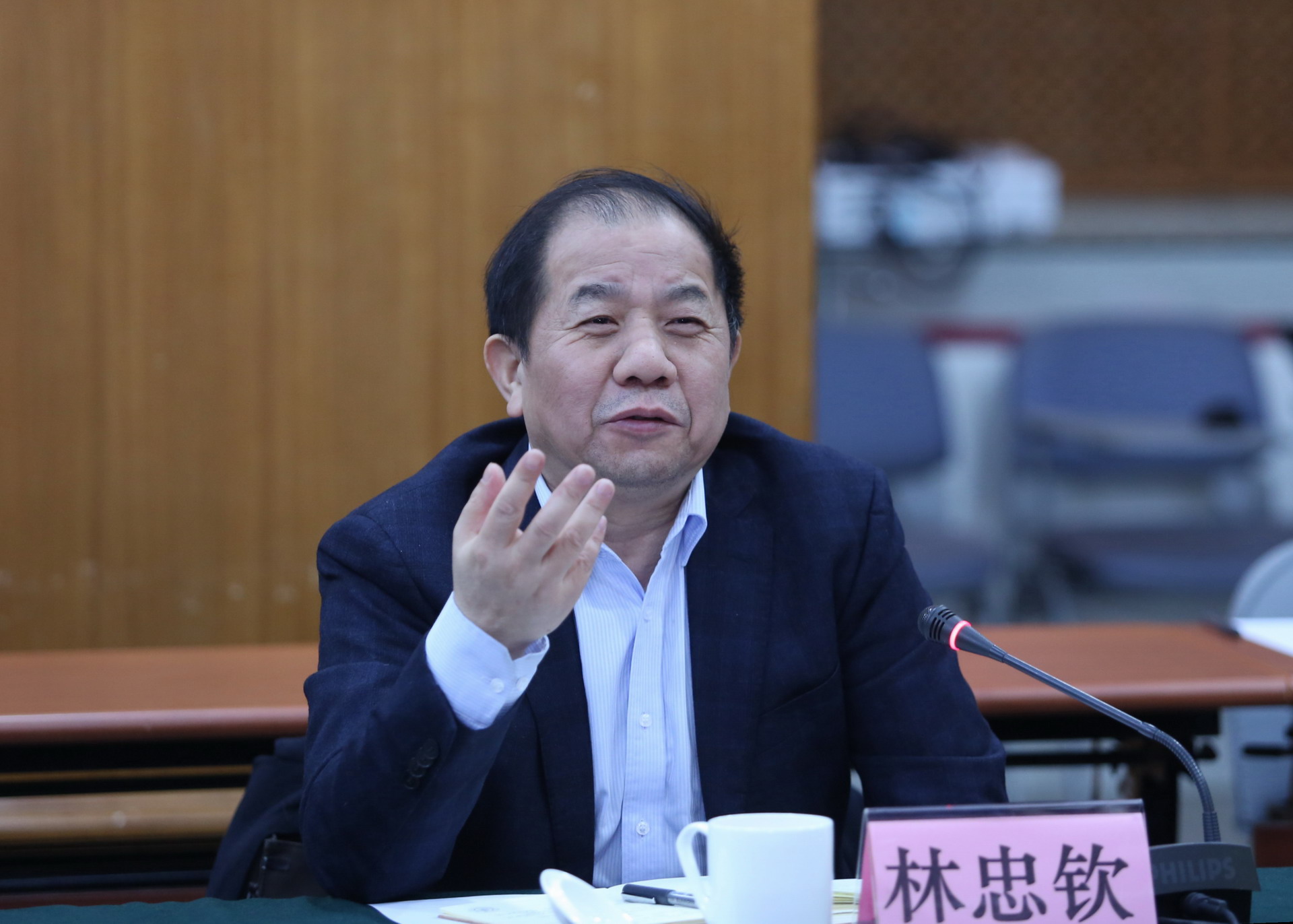4.林忠钦在座谈会上发言杨天鹏摄.JPG