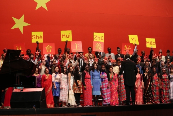 国际学院演唱《社会主义好》获一等奖 杨天鹏 摄 国际学院演唱《社会主义好》获一等奖 杨天鹏 摄