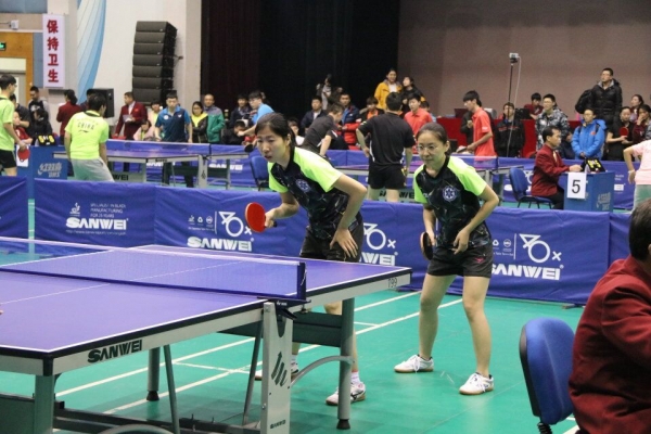刘璟谆与王晓勇女双比赛