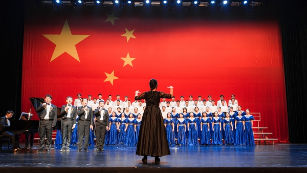 合唱队演出（一)