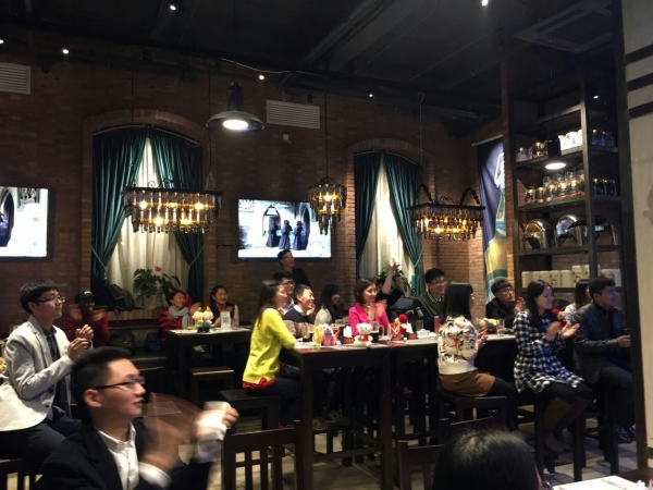 投入的观众