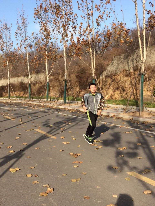 在国科大雁栖湖东西校区追风的少年
