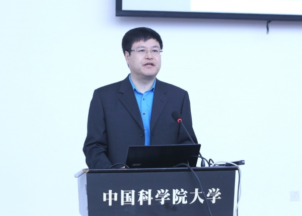 董军社代表学校党政领导班子做述职报告