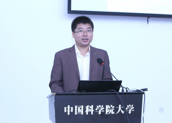 王健宣读任期经济责任审计结果公告 
