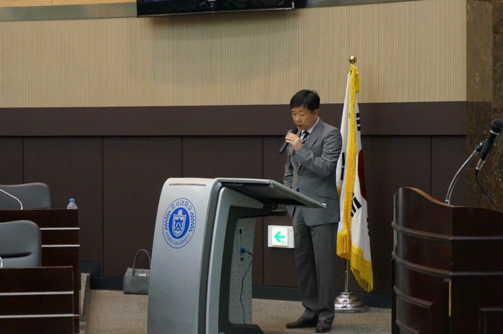 图2：Heechun Yang教授主持开幕式