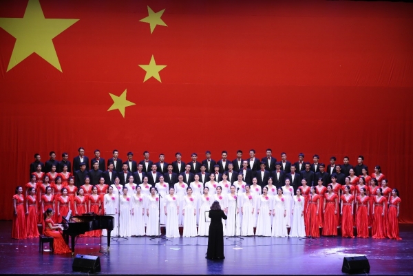 博士合唱团演唱《娄山关》 杨天鹏 摄 博士合唱团演唱《娄山关》 杨天鹏 摄