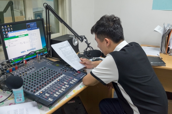 播音台的同学们