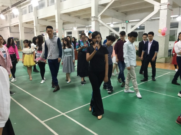 舞协副会长现场教授交谊舞