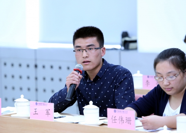 公管学院2015级研究生王军说，第二个一百年，正值我们人生发展的黄金时期