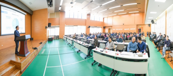 2017年1月10-11日,生物物理研究所召开了2016年度PI学术年会。徐涛所长、汪洪岩书记、许瑞明副所长、刘力副所长、孙命副所长、高光侠副所长等所领导,研究组长和青年科研骨干,以及各管理支撑部门共200余人参加了此次年会,中科院前沿科学与教育局沈毅处长应邀出席。 2017年1月10-11日,生物物理研究所召开了2016年度PI学术年会。徐涛所长、汪洪岩书记、许瑞明副所长、刘力副所长、孙命副所长、高光侠副所长等所领导,研究组长和青年科研骨干,以及各管理支撑部门共200余人参加了此次年会,中科院前沿科学与教育局沈毅处长应邀出席。