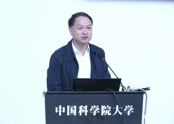  国科大领导班子届中考核大会由马扬主持