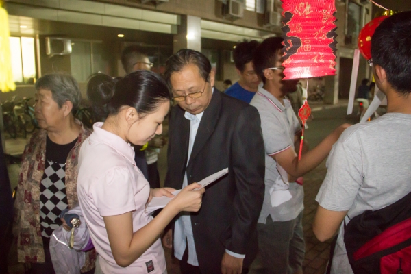 路人也参与其中