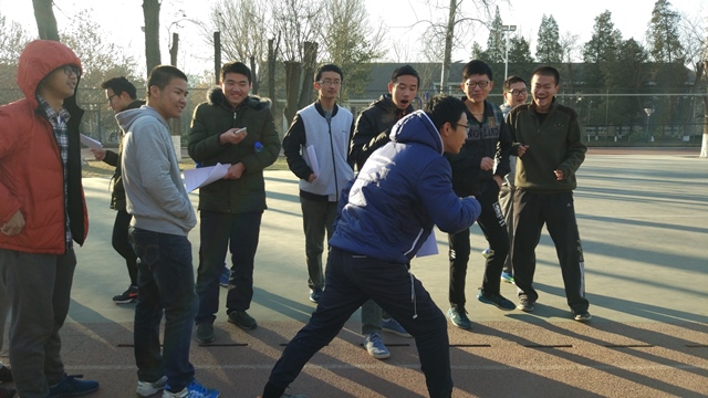 1610班同学欢心鼓舞参加活动