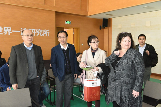 徐涛所长和许瑞明副所长陪同Emillie Marcus到达报告会会场