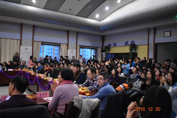 参加晚会的老师、同学们 参加晚会的老师、同学们
