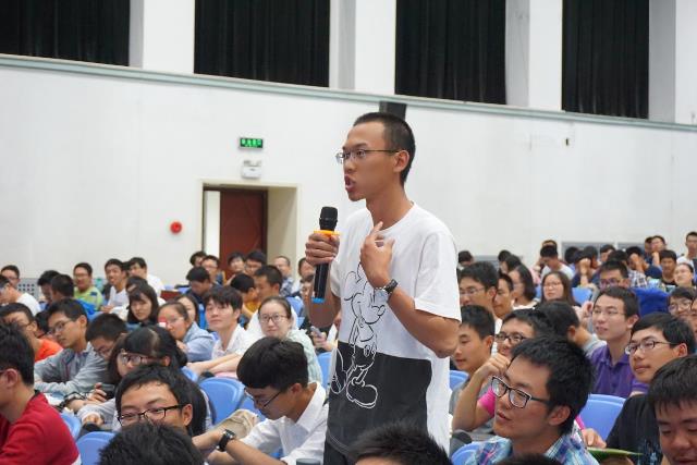 同学现场提问
