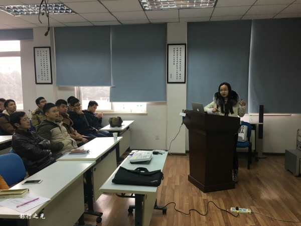 孔思捷代表第十三届研究生会作工作报告