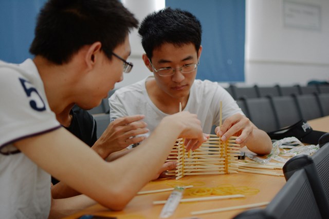 筷子搭桥比赛 筷子搭桥比赛