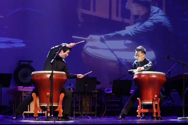 王宇航、何旋演奏《牛斗虎》