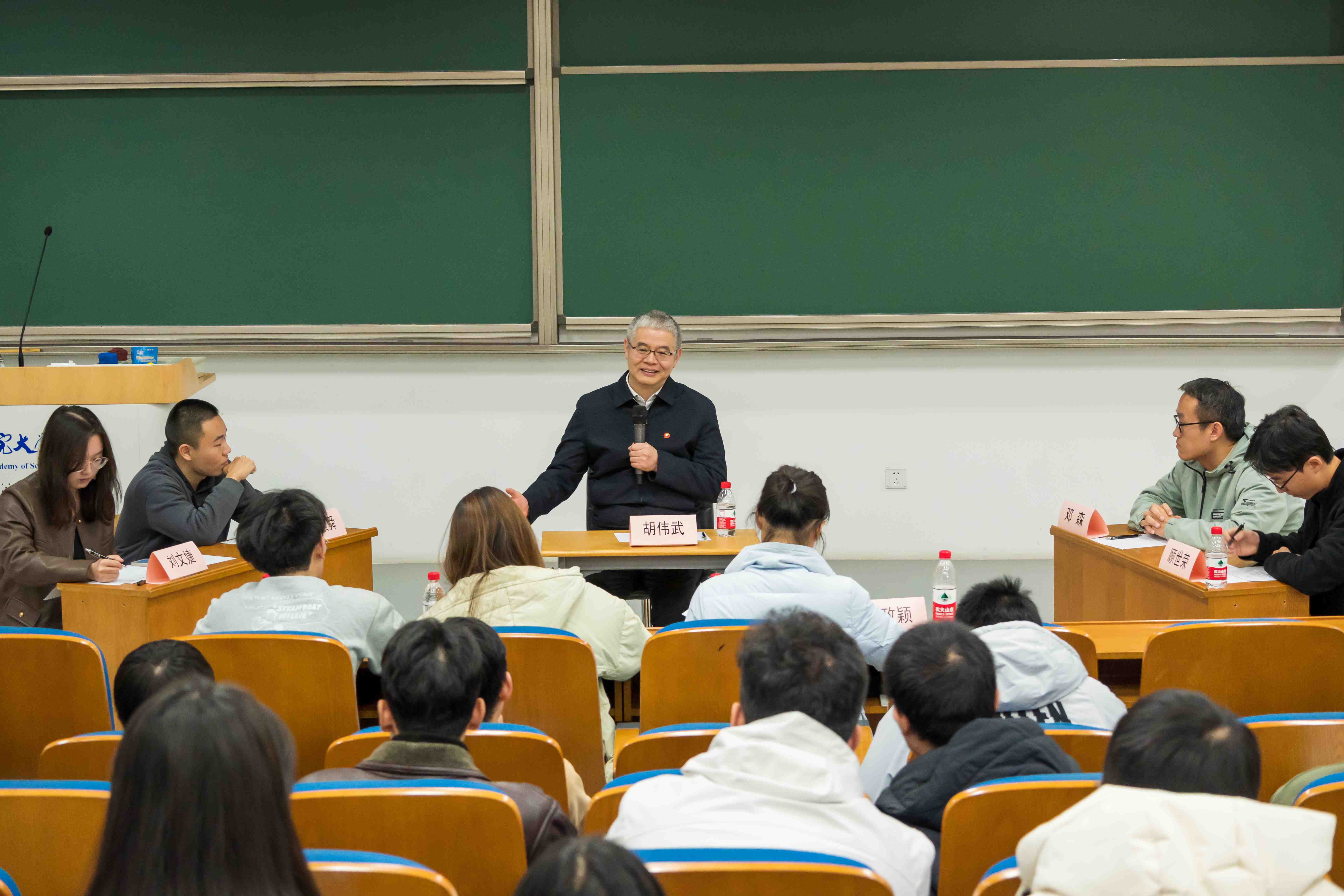 图片3-圆桌会谈.JPG