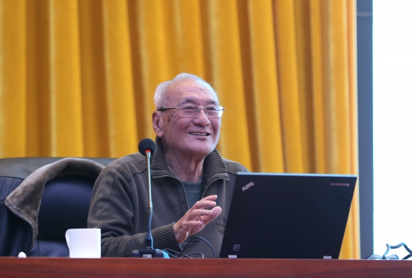 侯自强走进科学家精神报告会细述中国数字化浪潮

