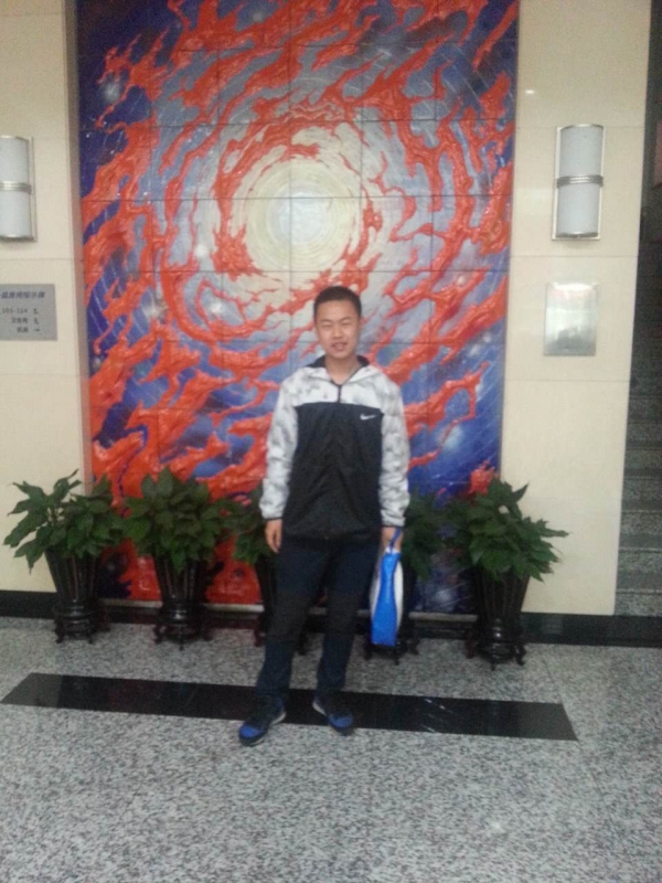 （李宇轩 北京八中）