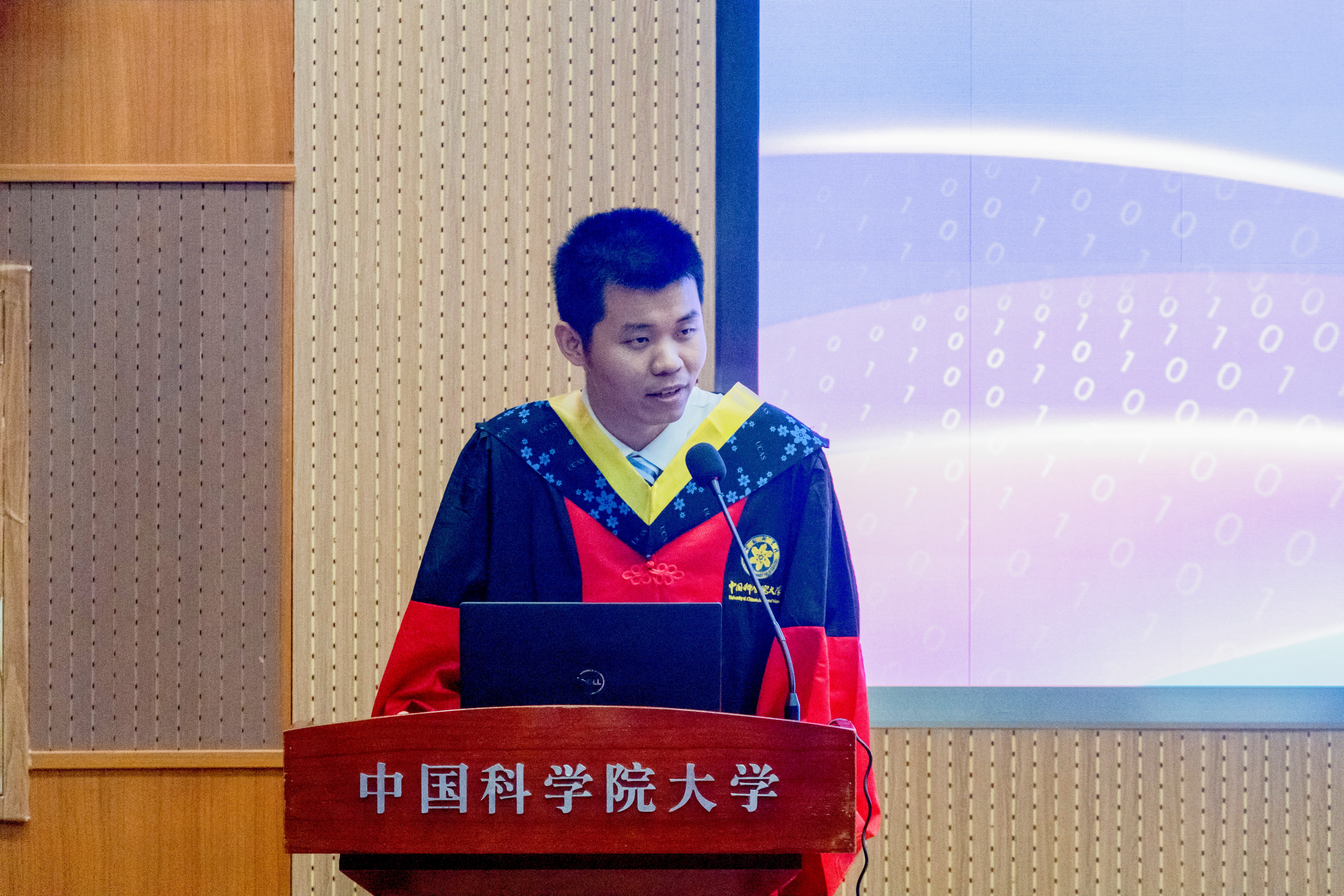 博士毕业生代表张北辰发言.jpg.jpg