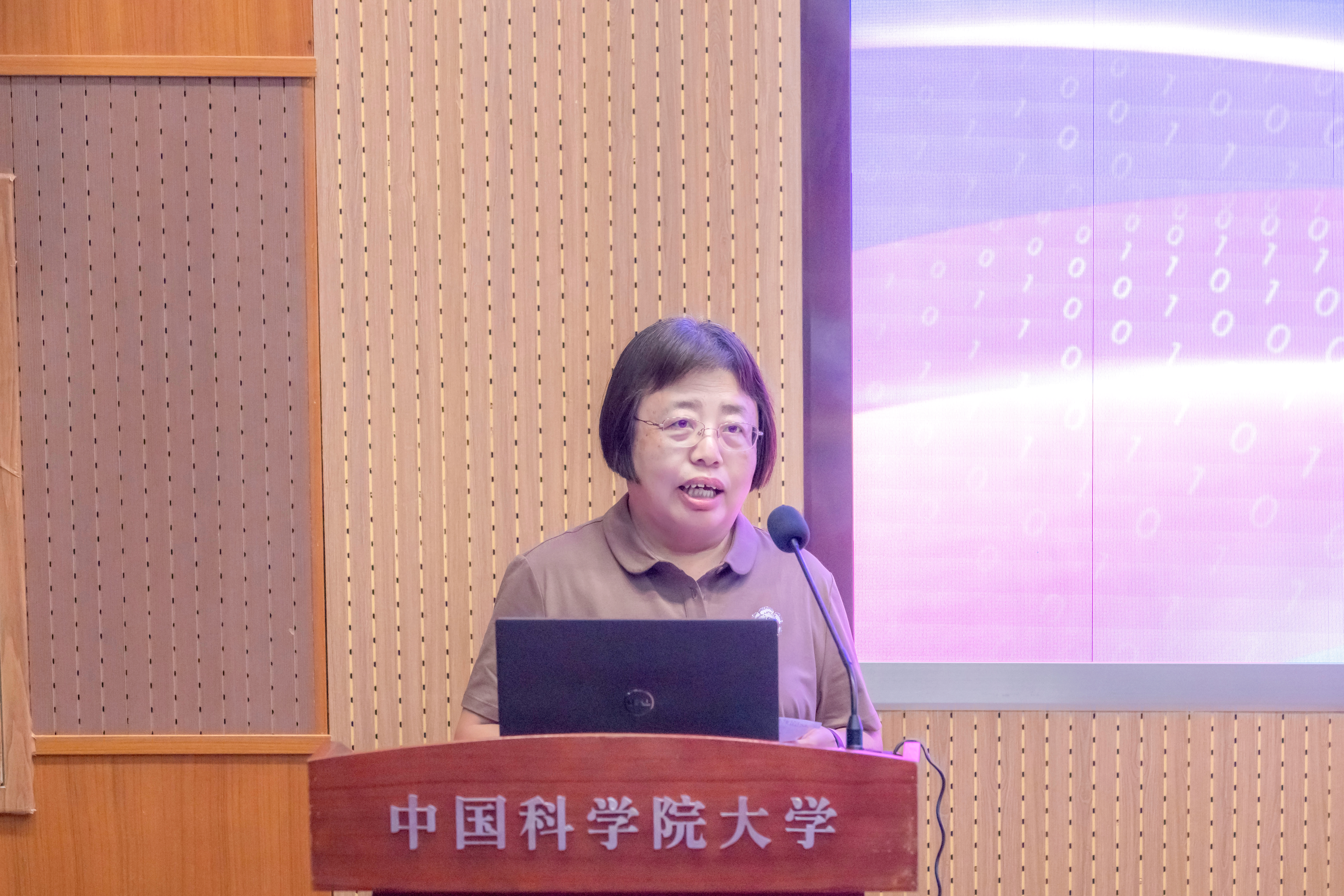 张晋连代表退休教师发言.jpg.jpg
