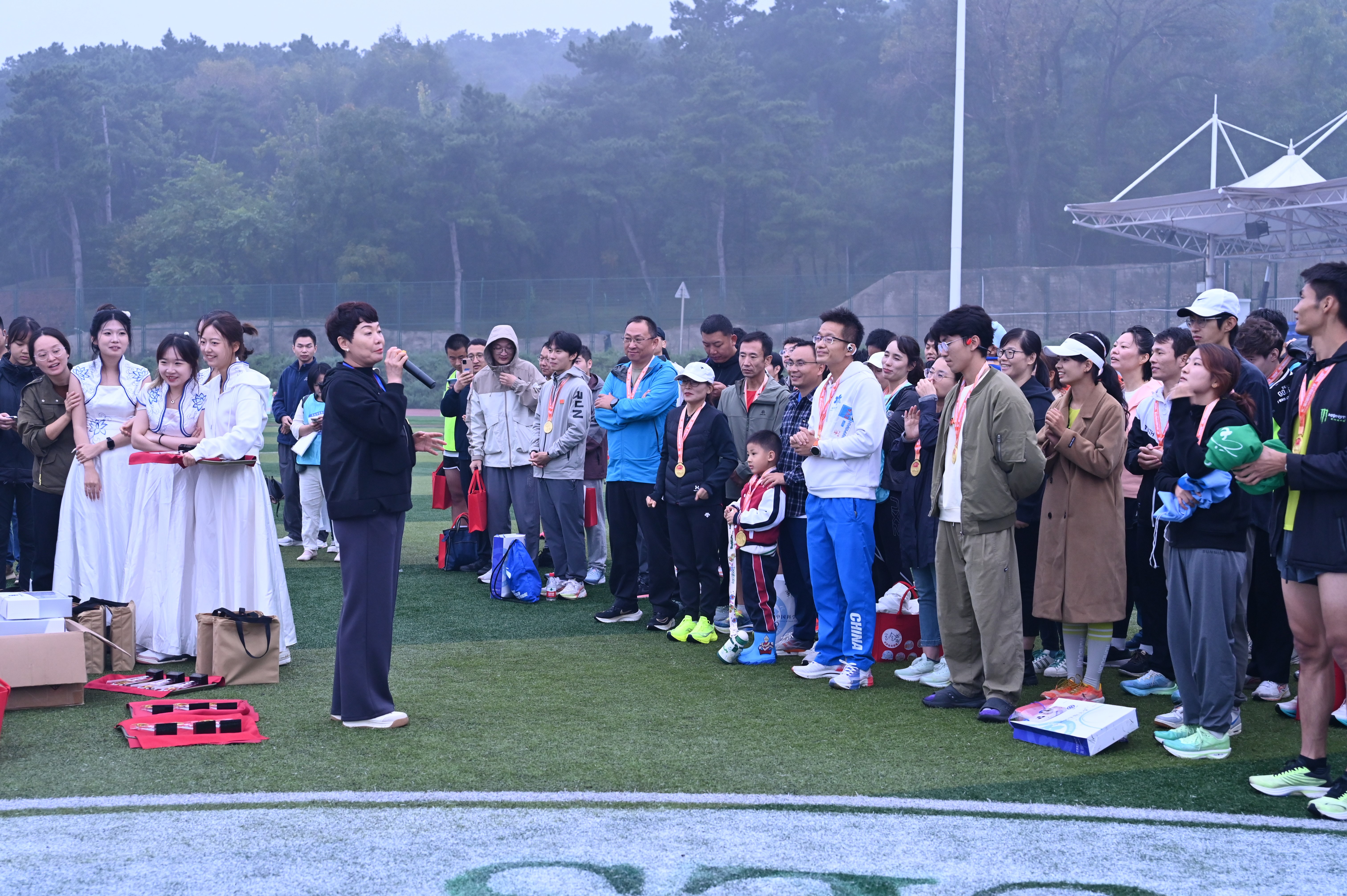 10.国科大校友会办公室主任刘红雨作赛事总结（供图 党委宣传部）.jpg