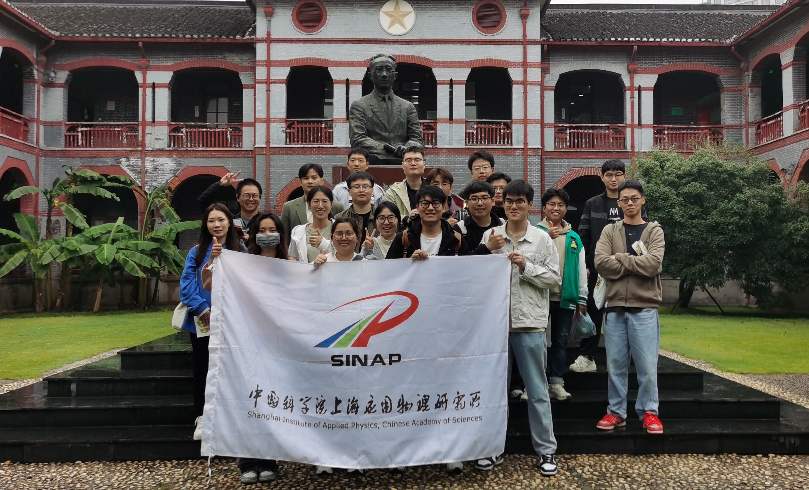 所合影.jpg