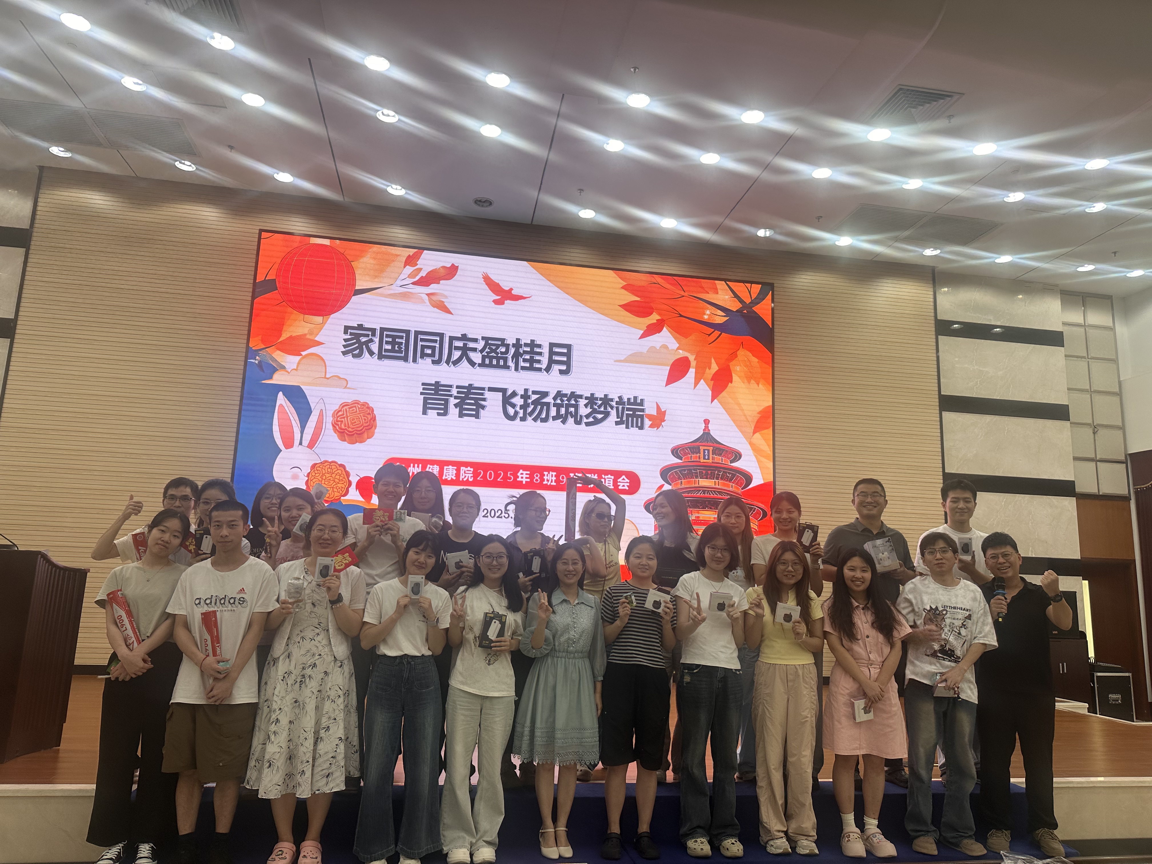 活动合影.jpg