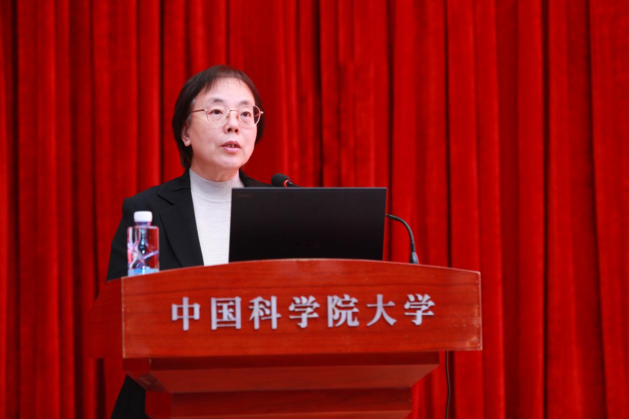 牛晓莉主持会议