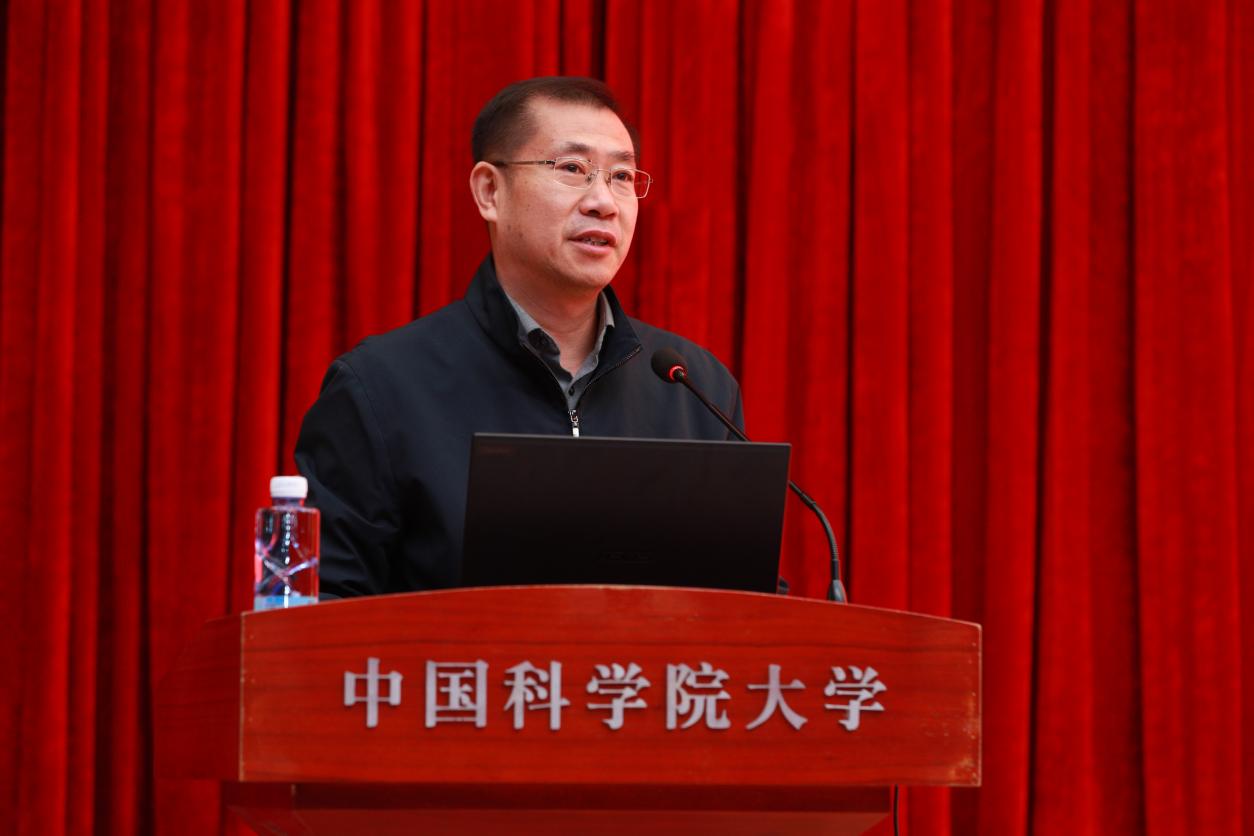 周克斌作汇报
