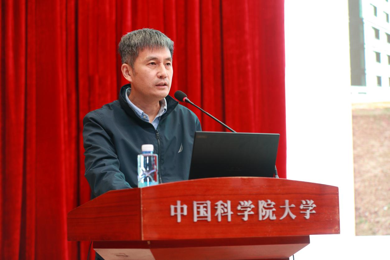 刘振清作汇报