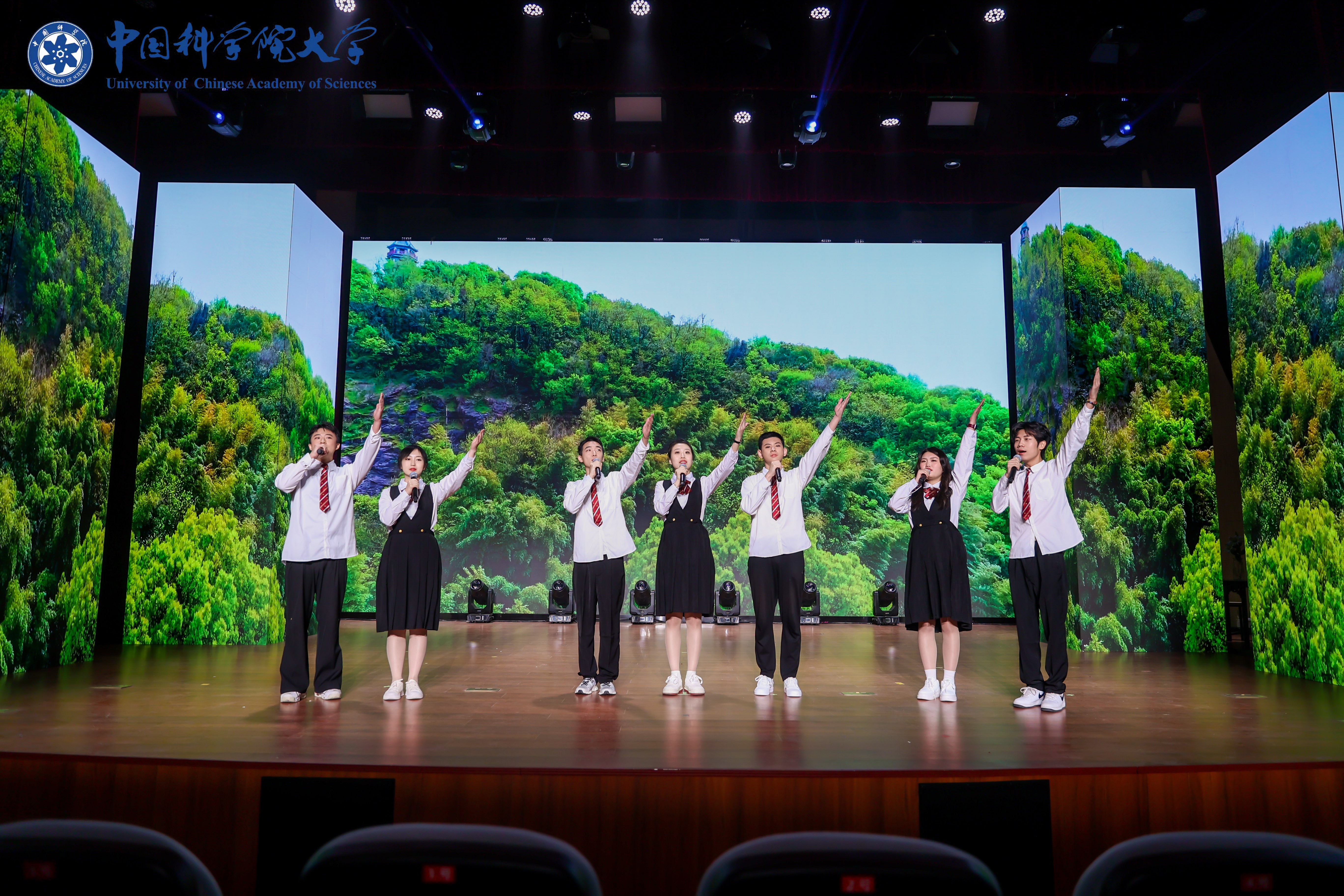 北京市初赛大学生组优秀奖 白非凡等 《闪耀吧青春的火光》.jpg