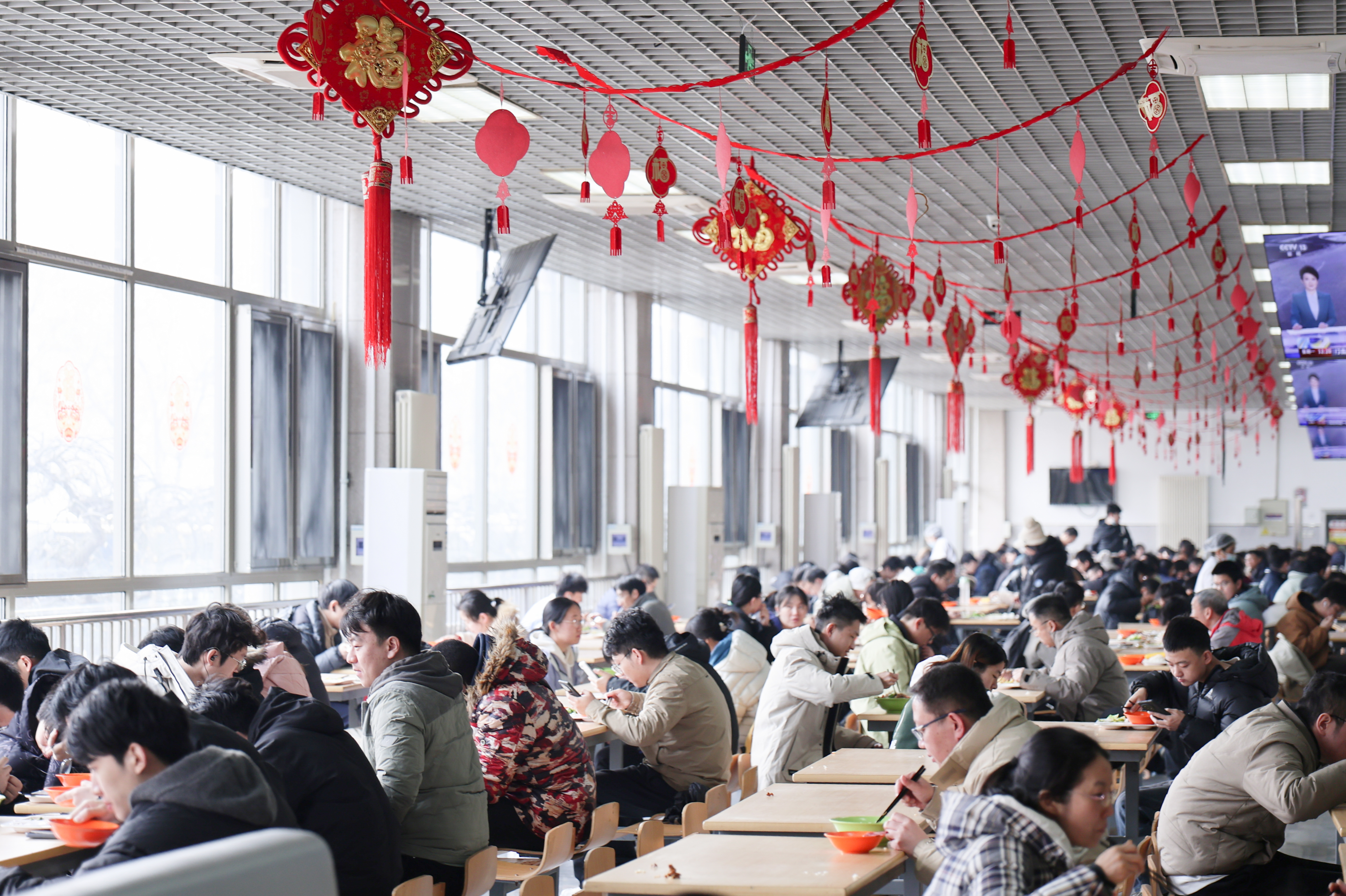 食堂 张艺平.jpg