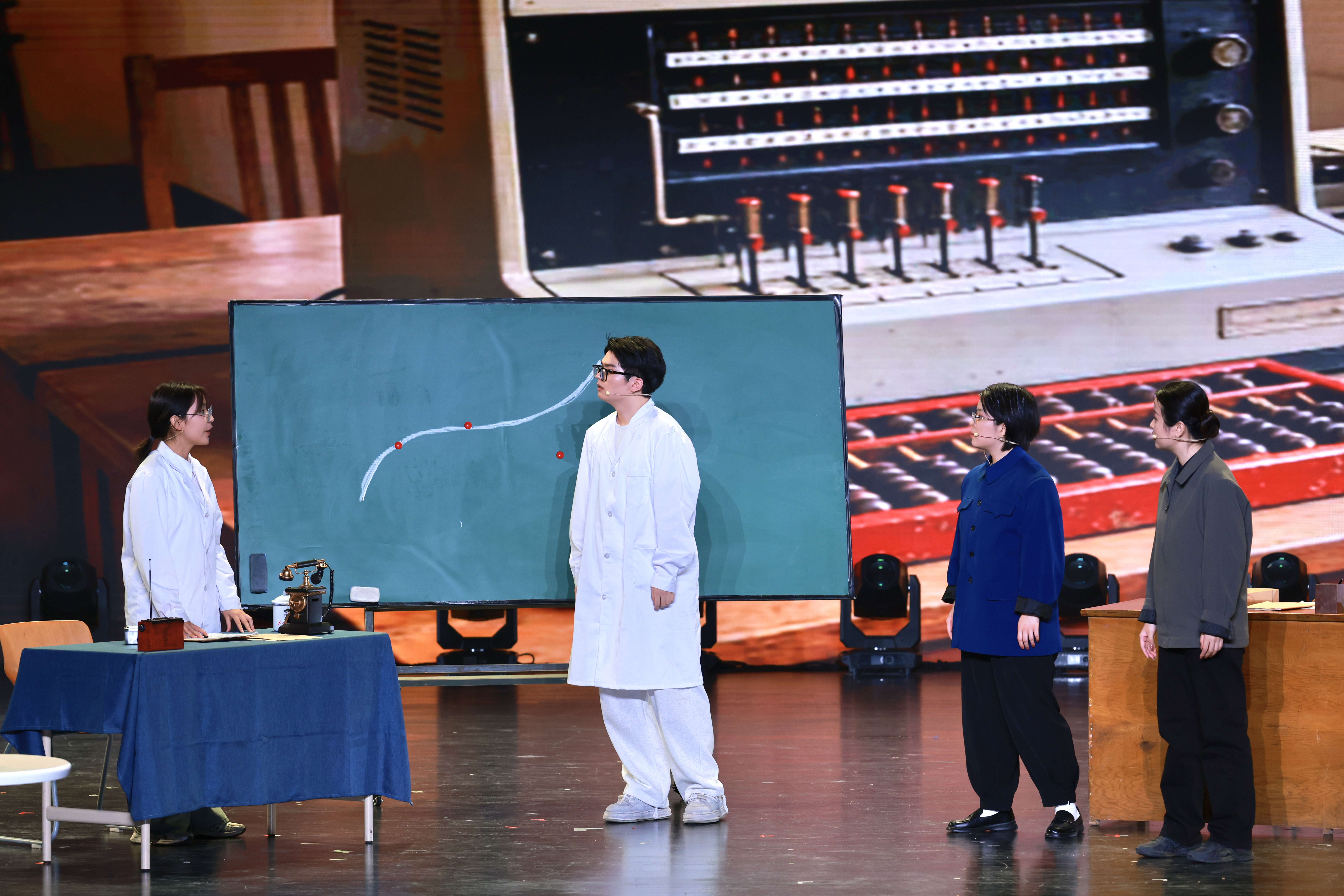 1第一场：马克思主义学院《我与我同行》.jpg