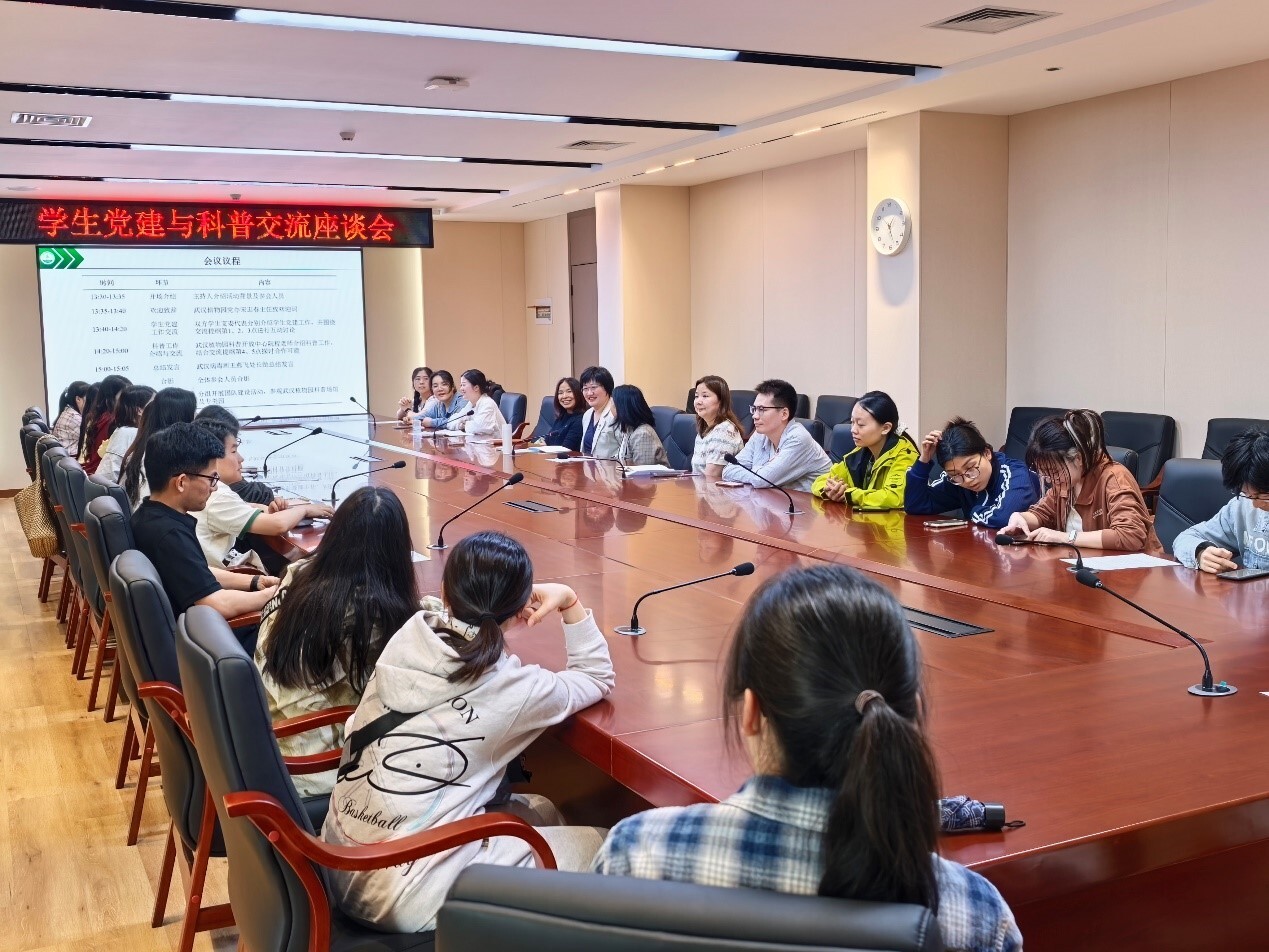 座谈会现场.jpg