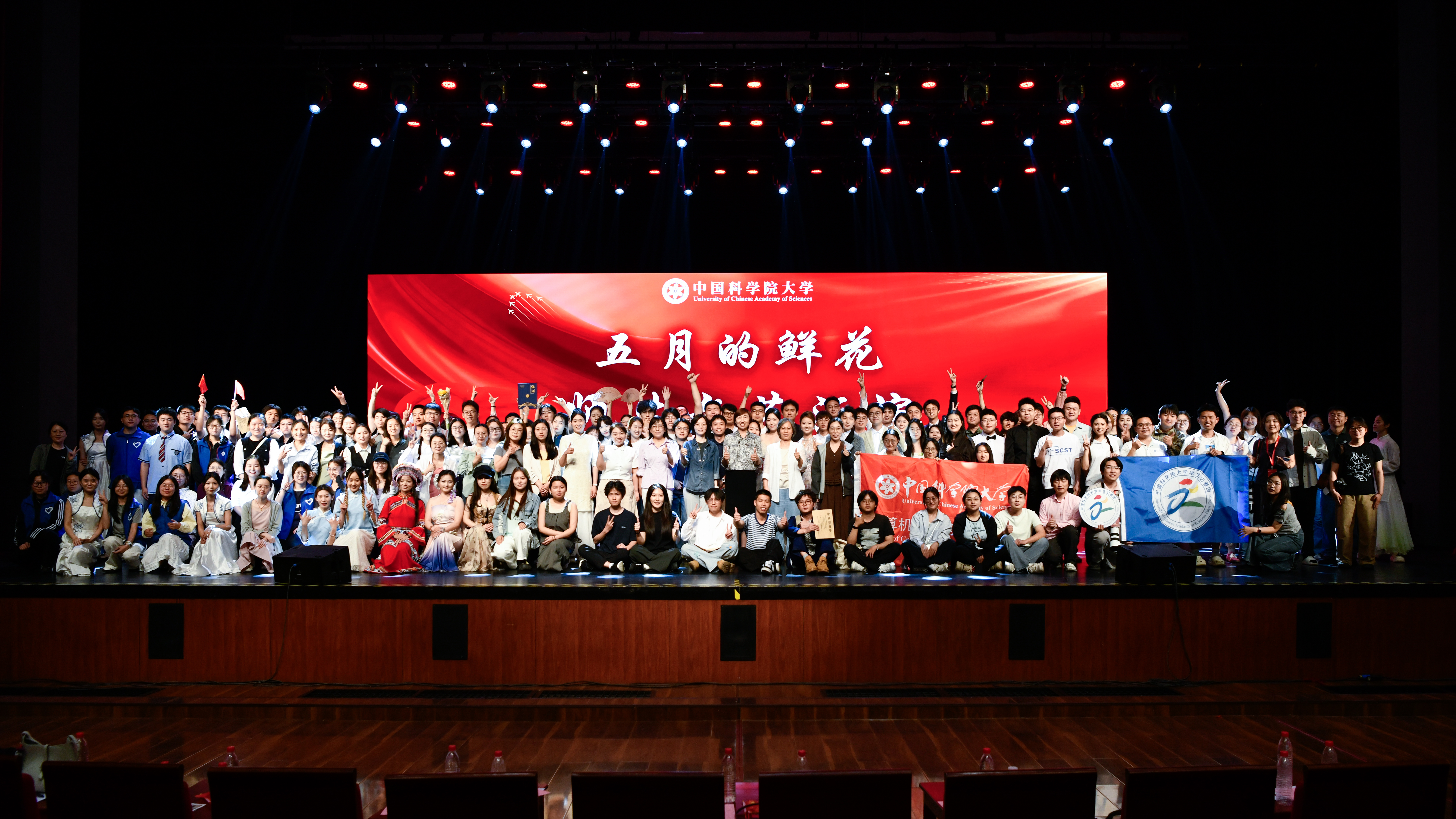 大合影16-9.jpg