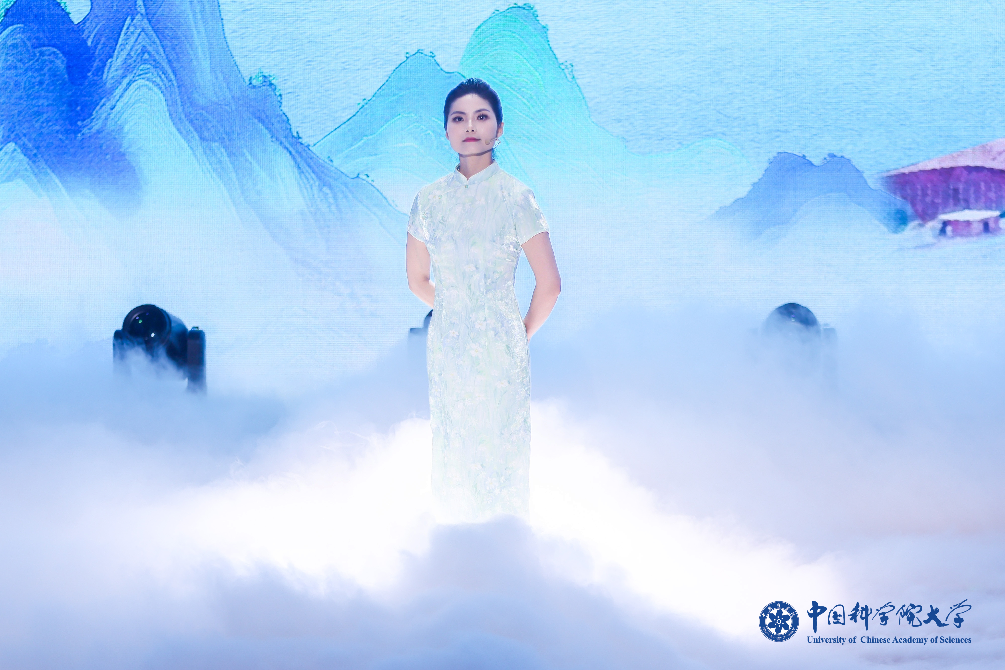 教师组三等奖《爱莲说》.JPG