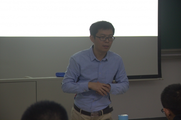 宋师兄耐心回答学生问题