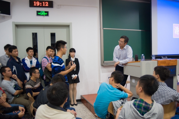 袁亚湘院士回答同学们的提问