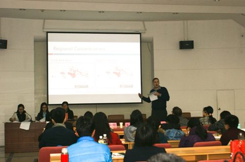 MTI专业学生为William Lambert先生提供交替传译