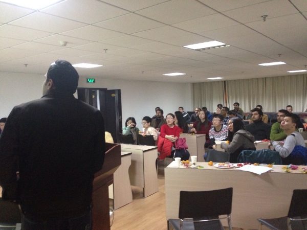 来自巴基斯坦的Zaheer U. Syed正在向大家展示巴基斯坦宣传片
